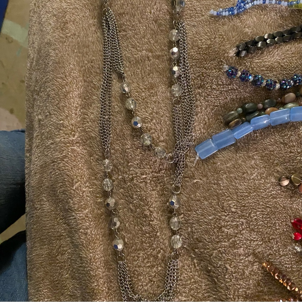 Crafting beads and necklaces - Picture 6 of 8